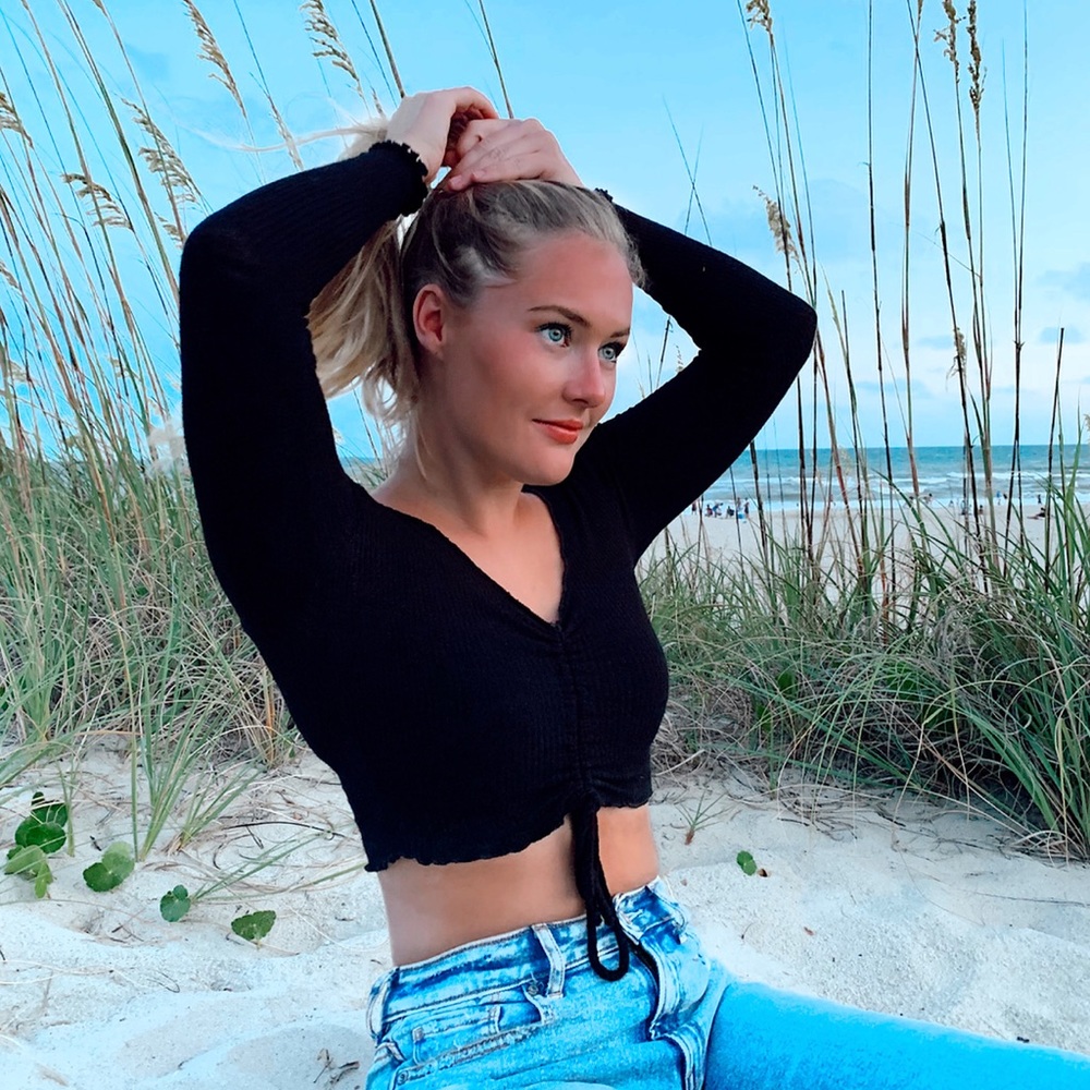 Vestique Black Crop Top
